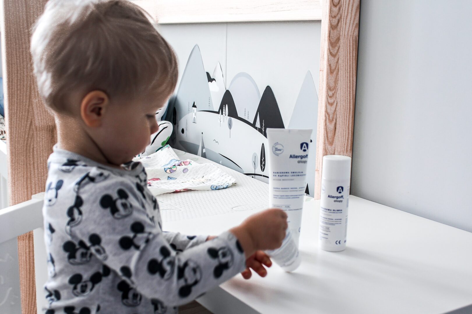Jak dbać o skórę dziecka z AZS? – najlepsze produkty Allergoff