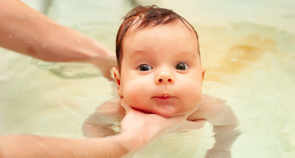 Jak kąpać noworodka? 12 porad położnej Darii Gralik