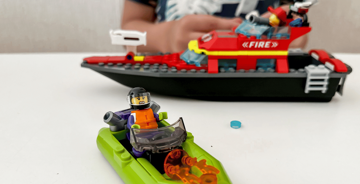 LEGO City łódź strażacka